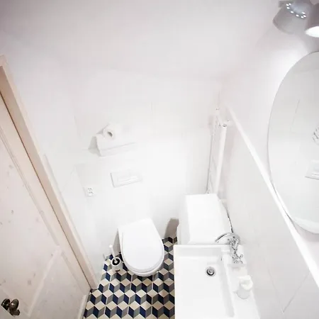 Appartamento The Tiny Space 6m2 With Private Bathroom In The Hallway