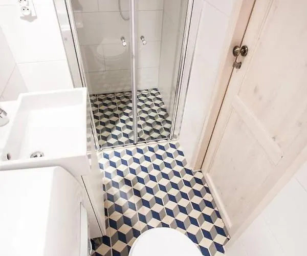 Apartman The Tiny Space 6m2 With Private Bathroom In The Hallway *